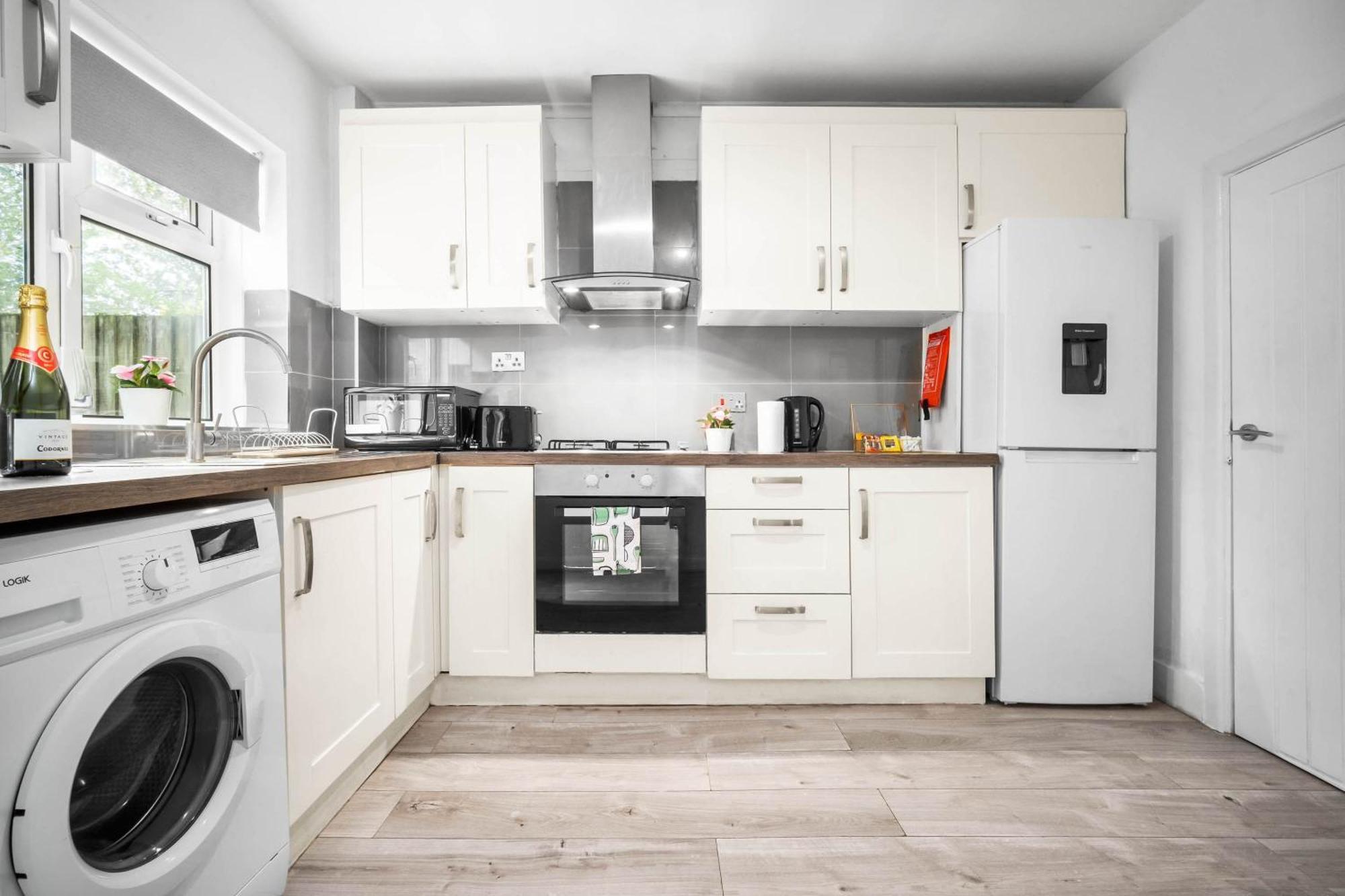 Three Bedroom House - Parking & Garden - Netflix - Wifi - Great Location - 215R Birmingham Dış mekan fotoğraf